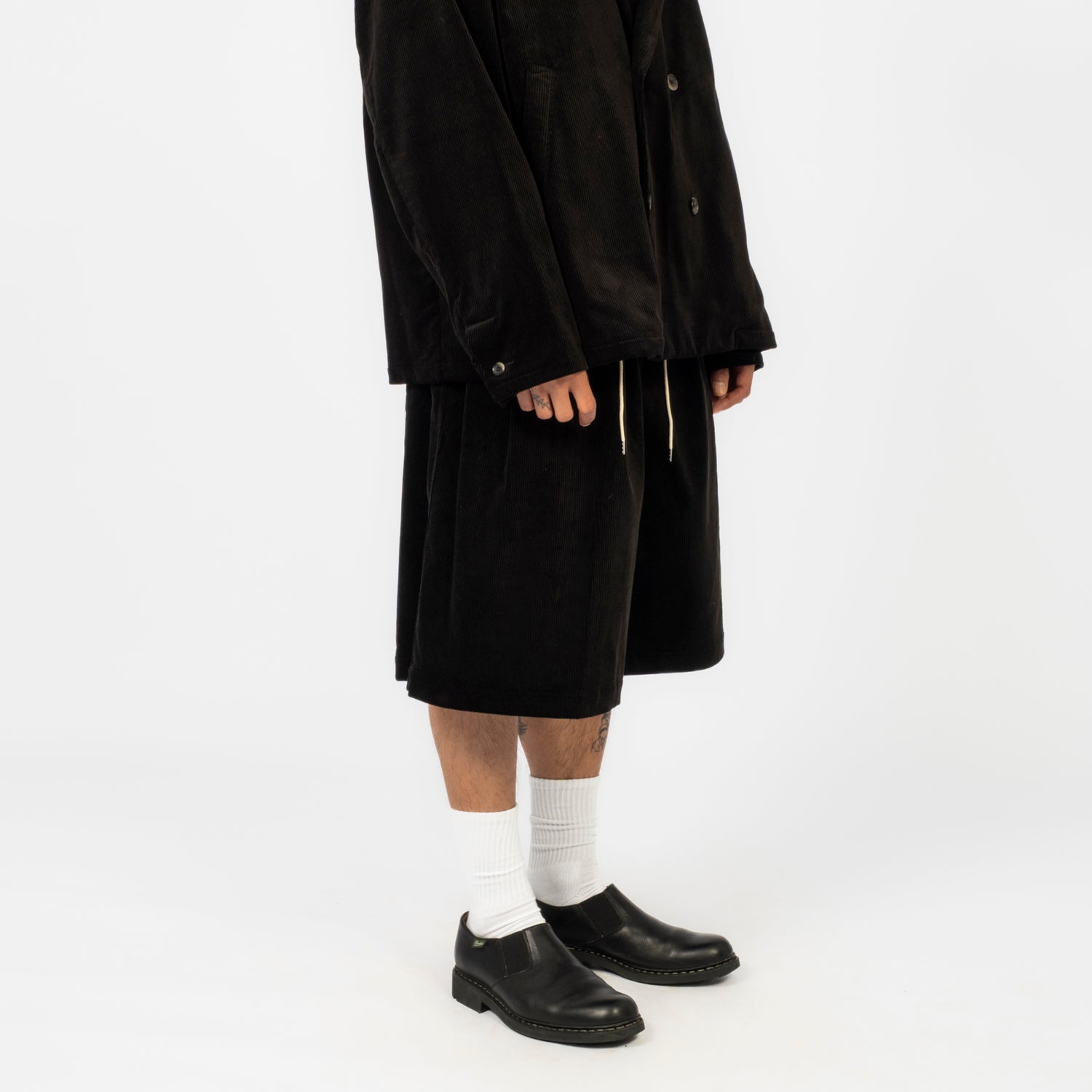 [SILLAGE] CIRCULAR SHORT _ CORDUROY BLACK