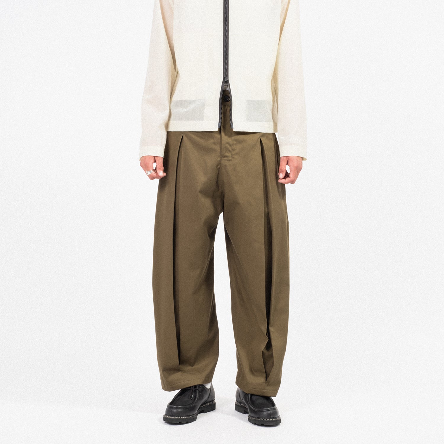 [SAGE NATION] BOX PLEAT TROUSER _ KHAKI GREEN