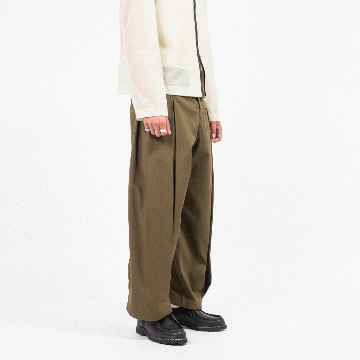 [SAGE NATION] BOX PLEAT TROUSER _ KHAKI GREEN