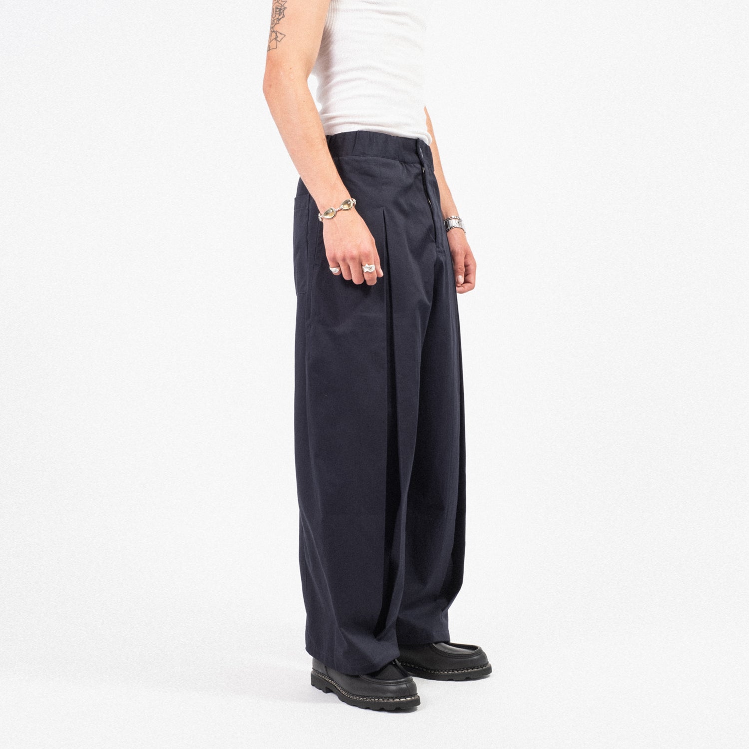 [SAGE NATION] BOX PLEAT TROUSER _ NAVY