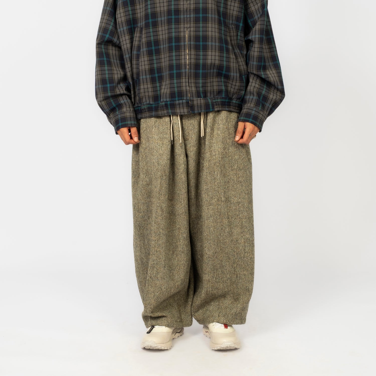 [SILLAGE] CIRCULAR PANTS HERRINGBONE _ BEIGE HARRIS TWEED