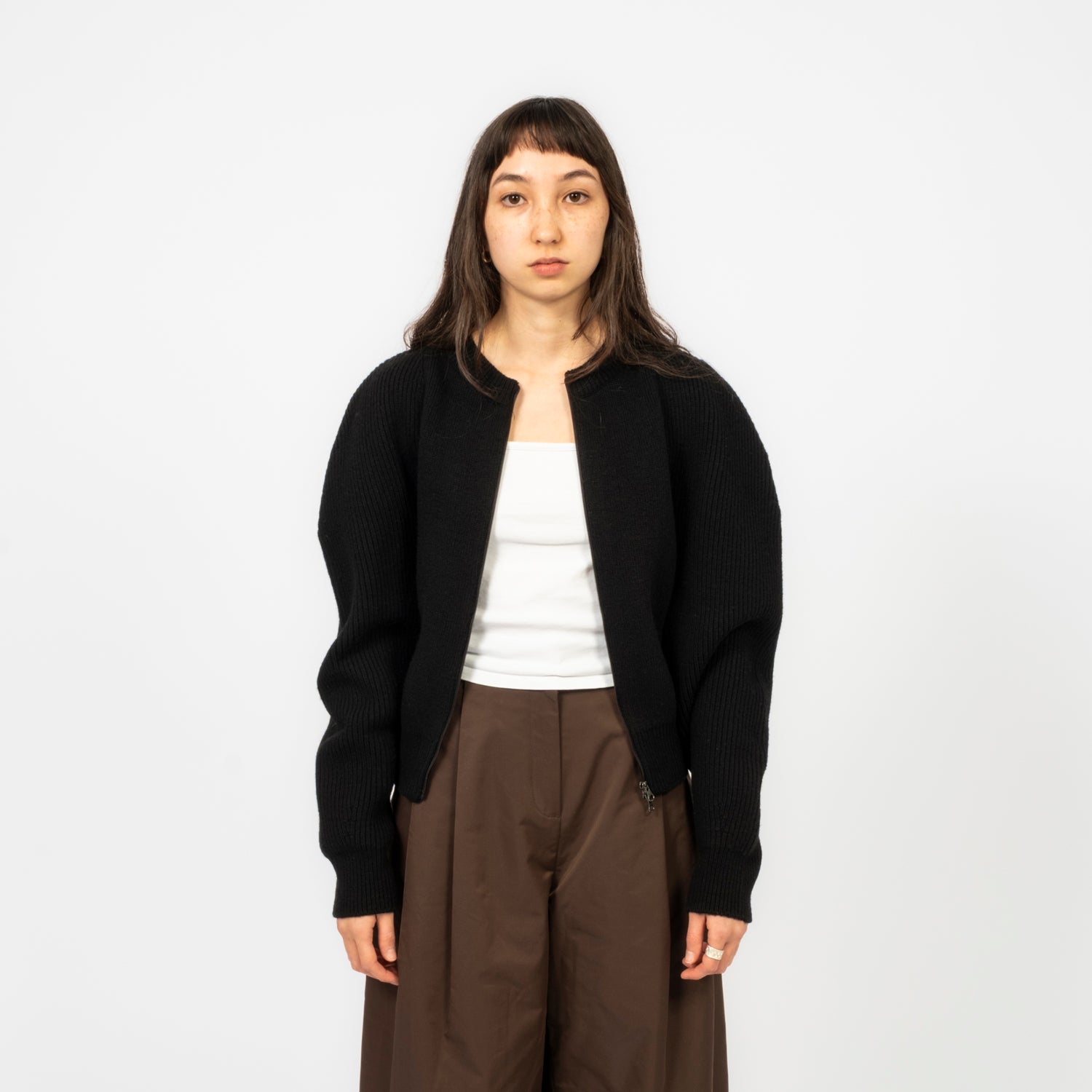 [AMOMENTO] CUT OUT ROUNDED CARDIGAN _ BLACK