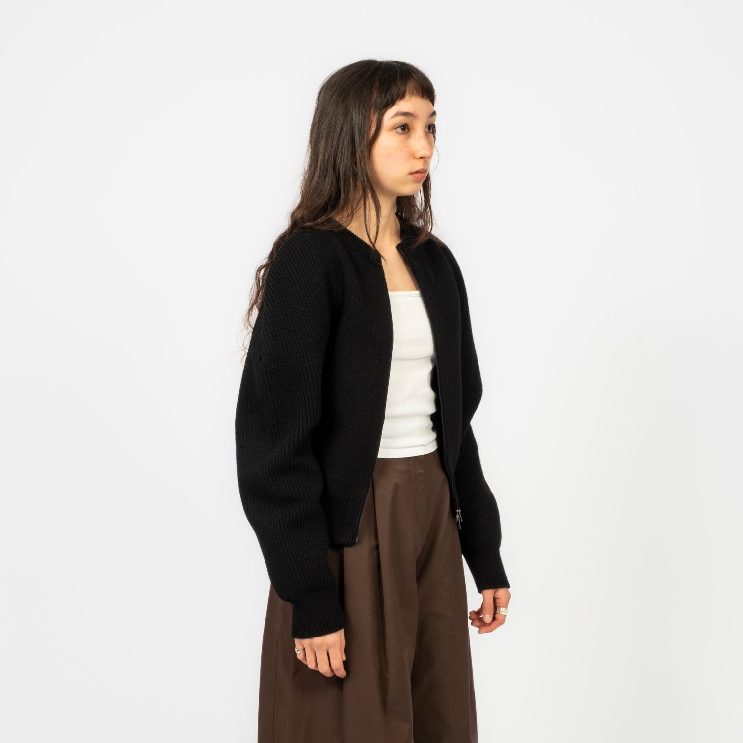 [AMOMENTO] CUT OUT ROUNDED CARDIGAN _ BLACK
