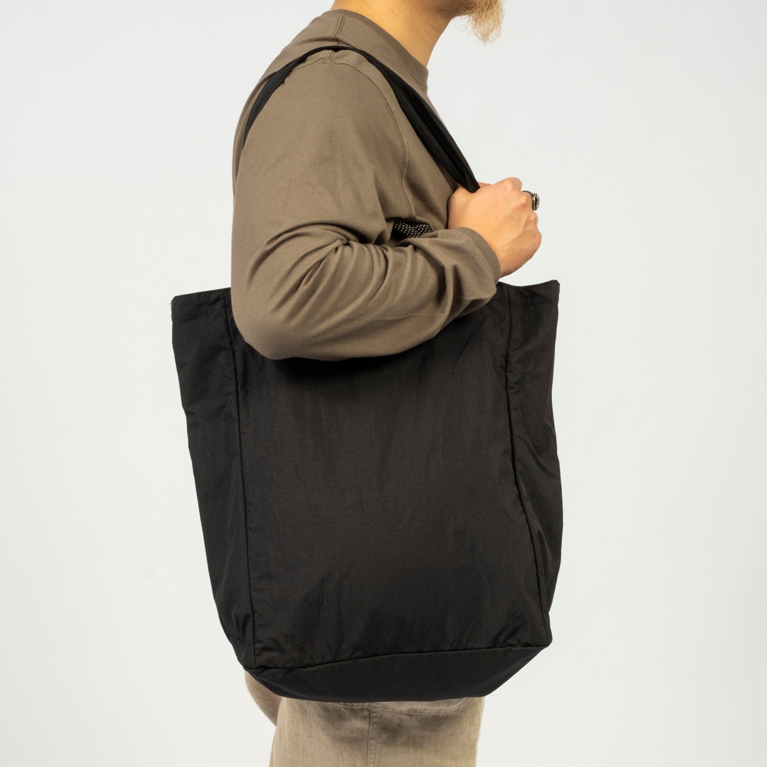 [ON RUNNING] TOTE PACK 25L _ BLACK