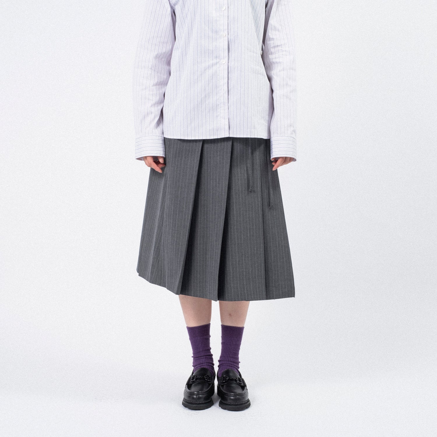 [DUNST] RIBBONED PLEATS SKIRT _ GREY STRIPE