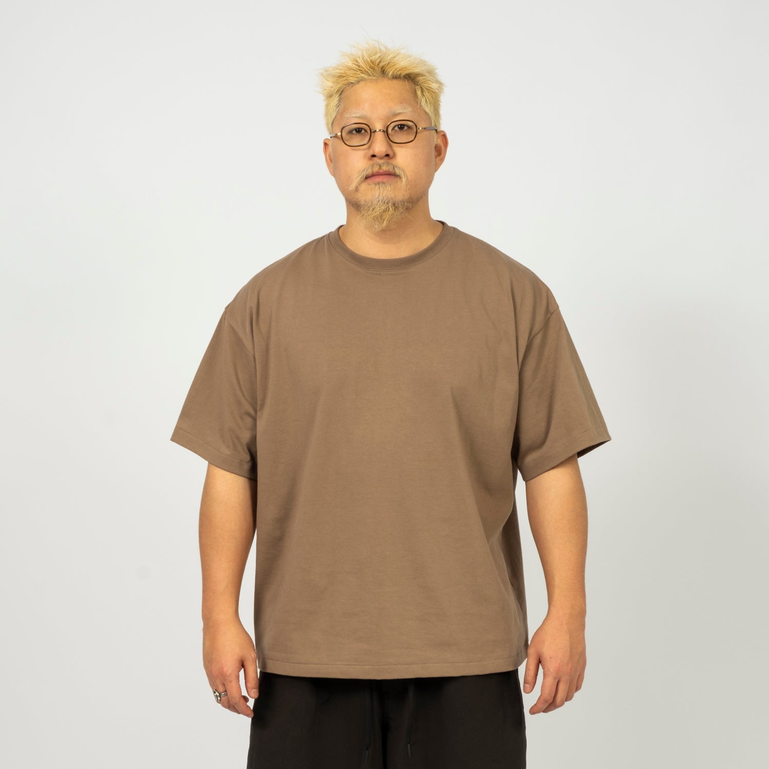 [KUNI] GUNNII T-SHIRT _ BROWN