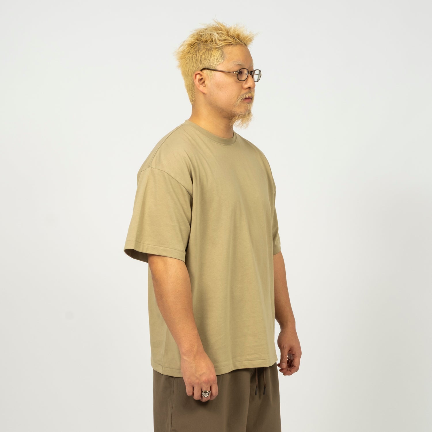 [KUNI] GUNNII T-SHIRT _ OLIVE