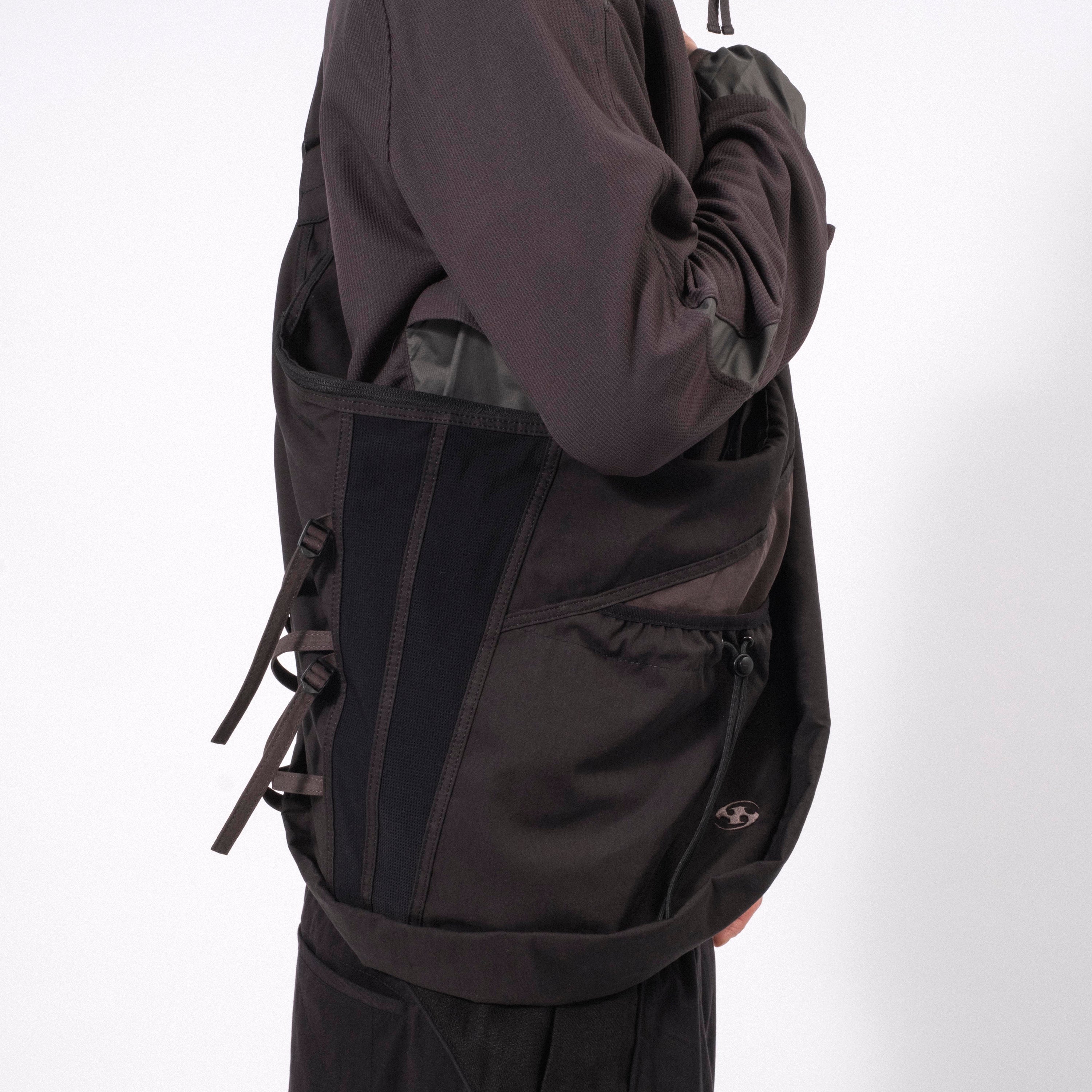 [SAN SAN GEAR] CROSS BODY BAG _ BLACK