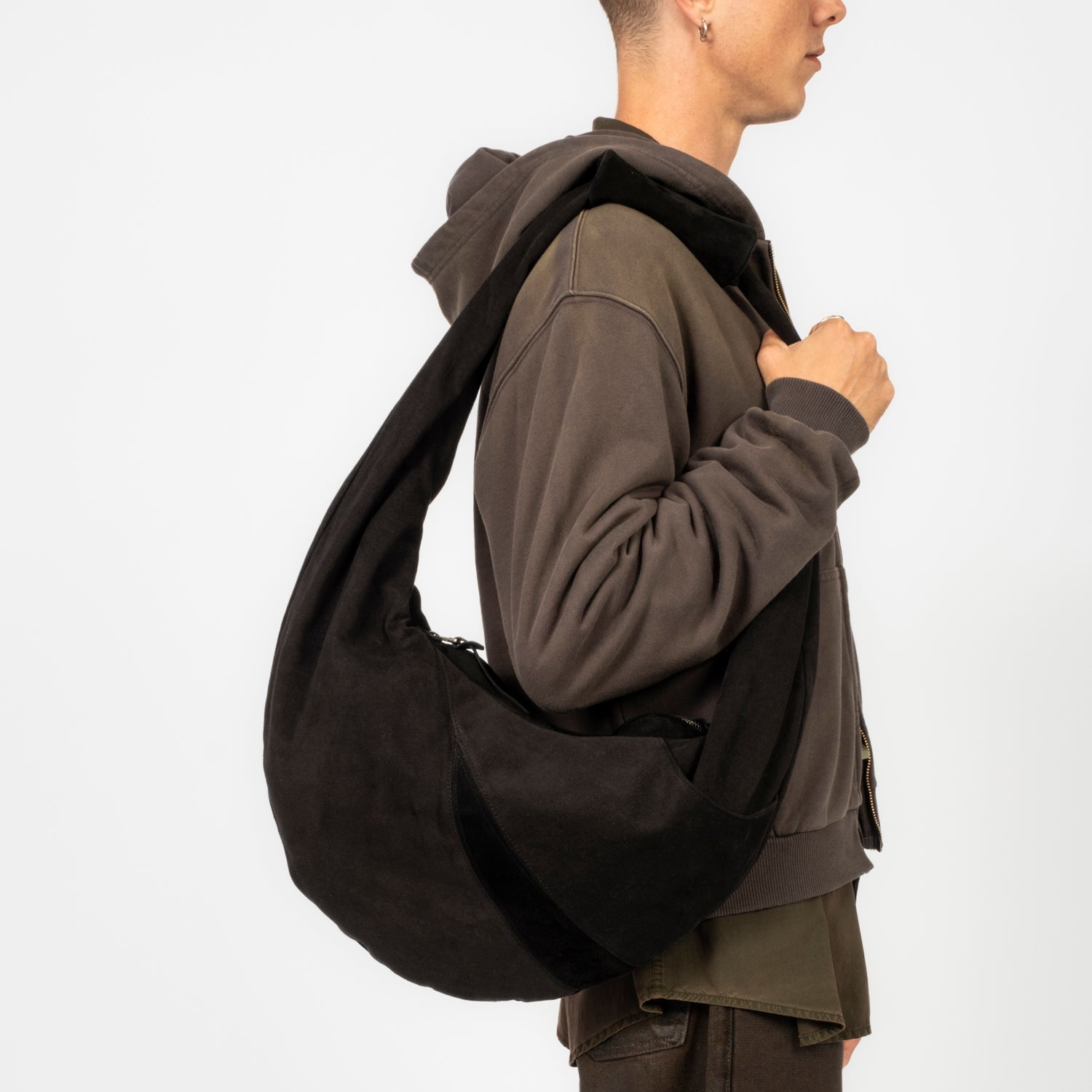 [HATCHINGROOM] CURVED BAG _ BLACK