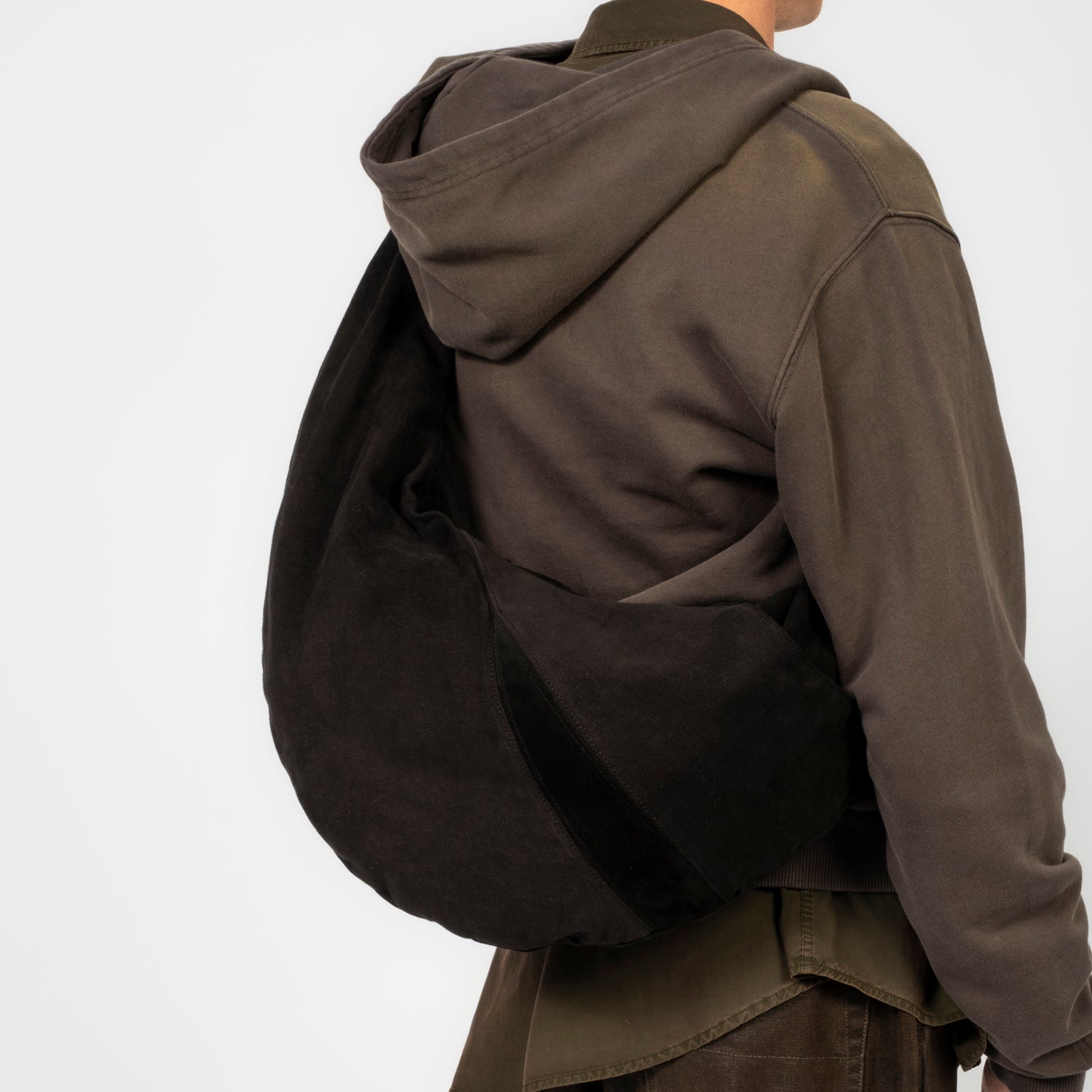 [HATCHINGROOM] CURVED BAG _ BLACK