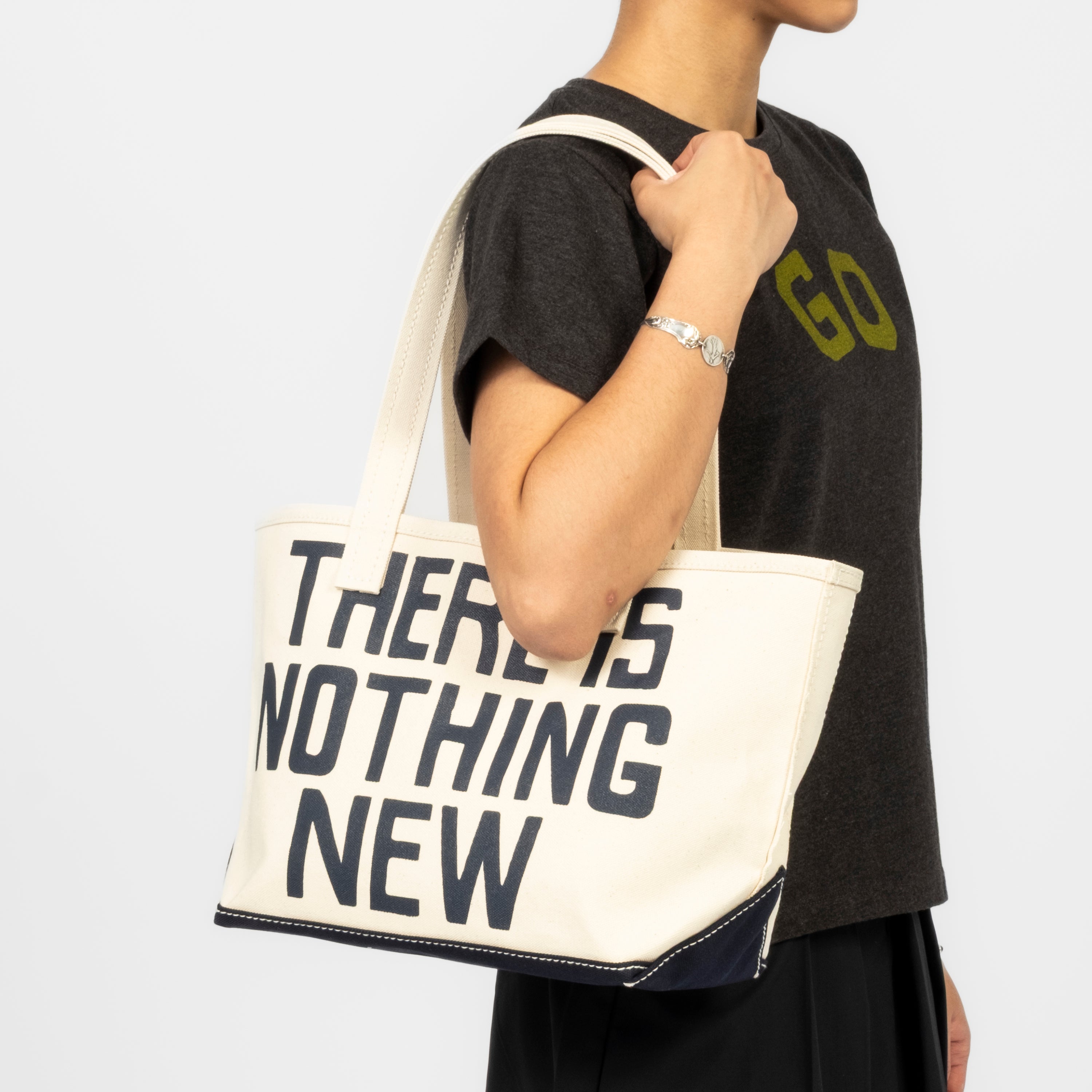 [COLLECT PIECES] TINN SOUVENIR TOTEBAG _ NAVY/NATURAL