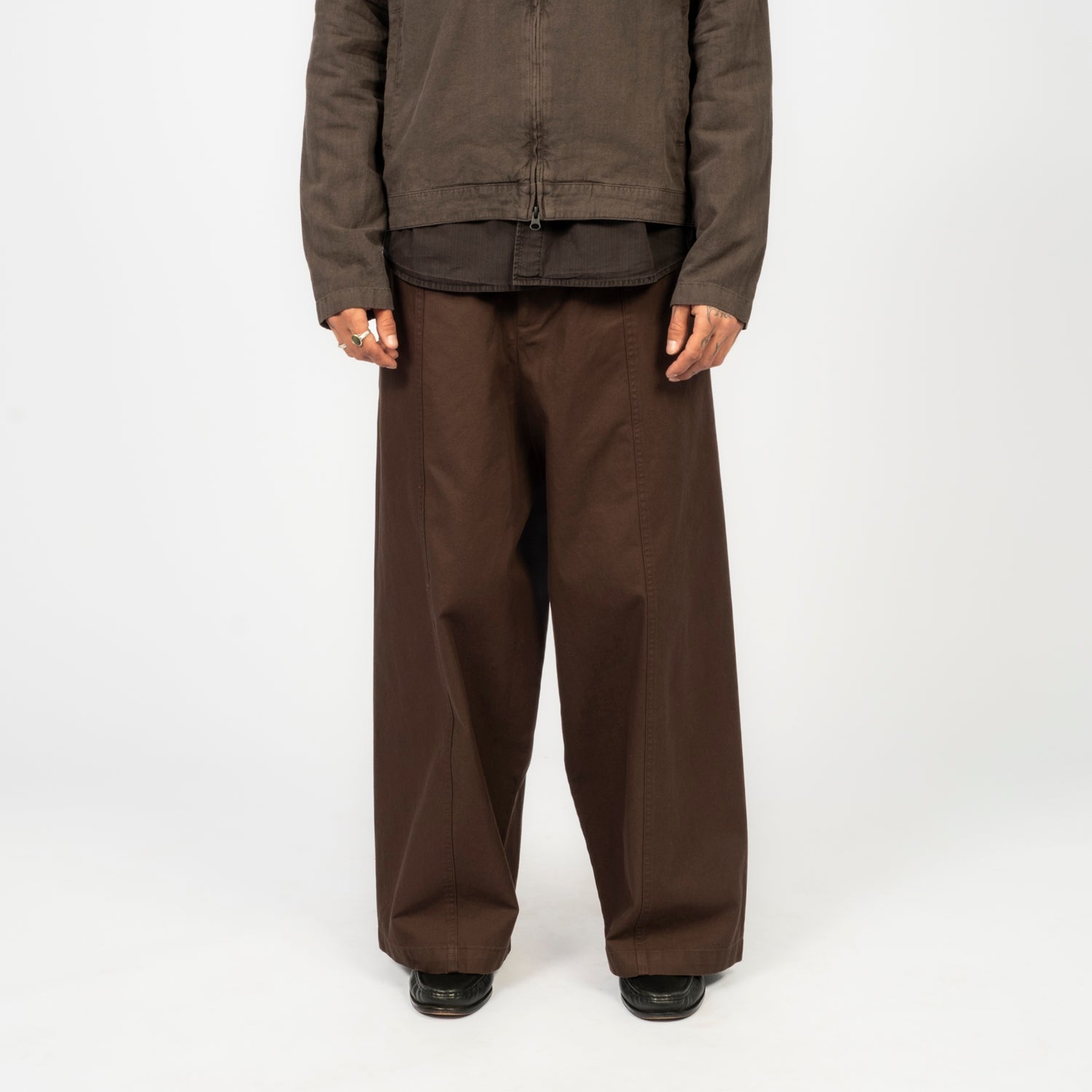 [HATCHINGROOM] SLUMP TROUSERS _ DARK BROWN