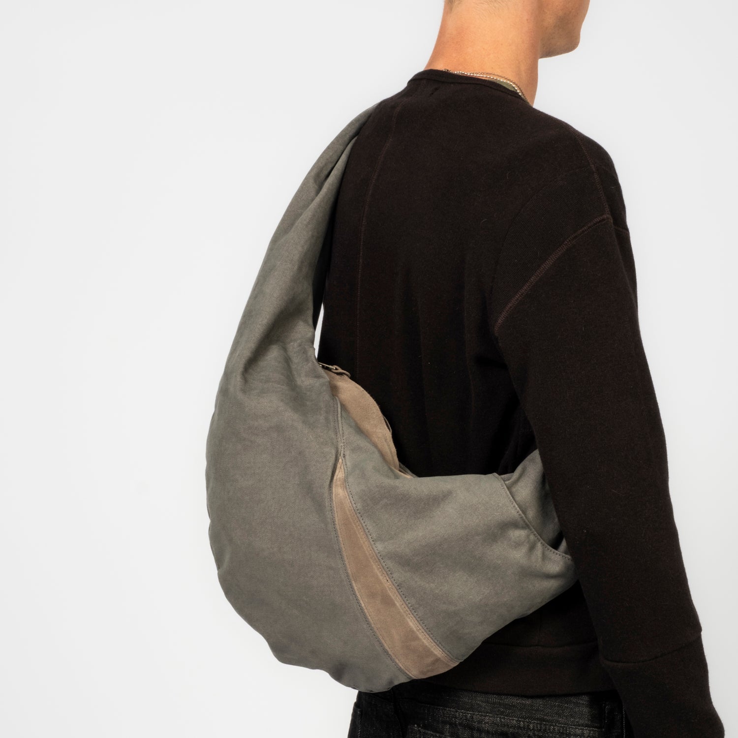 [HATCHINGROOM] CURVED BAG _ GREY