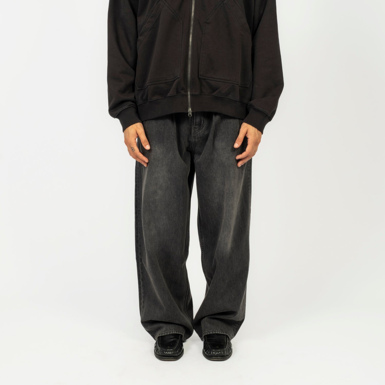 [MOIF] WIDE BELTED DENIM PANTS _ WASHED BLACK