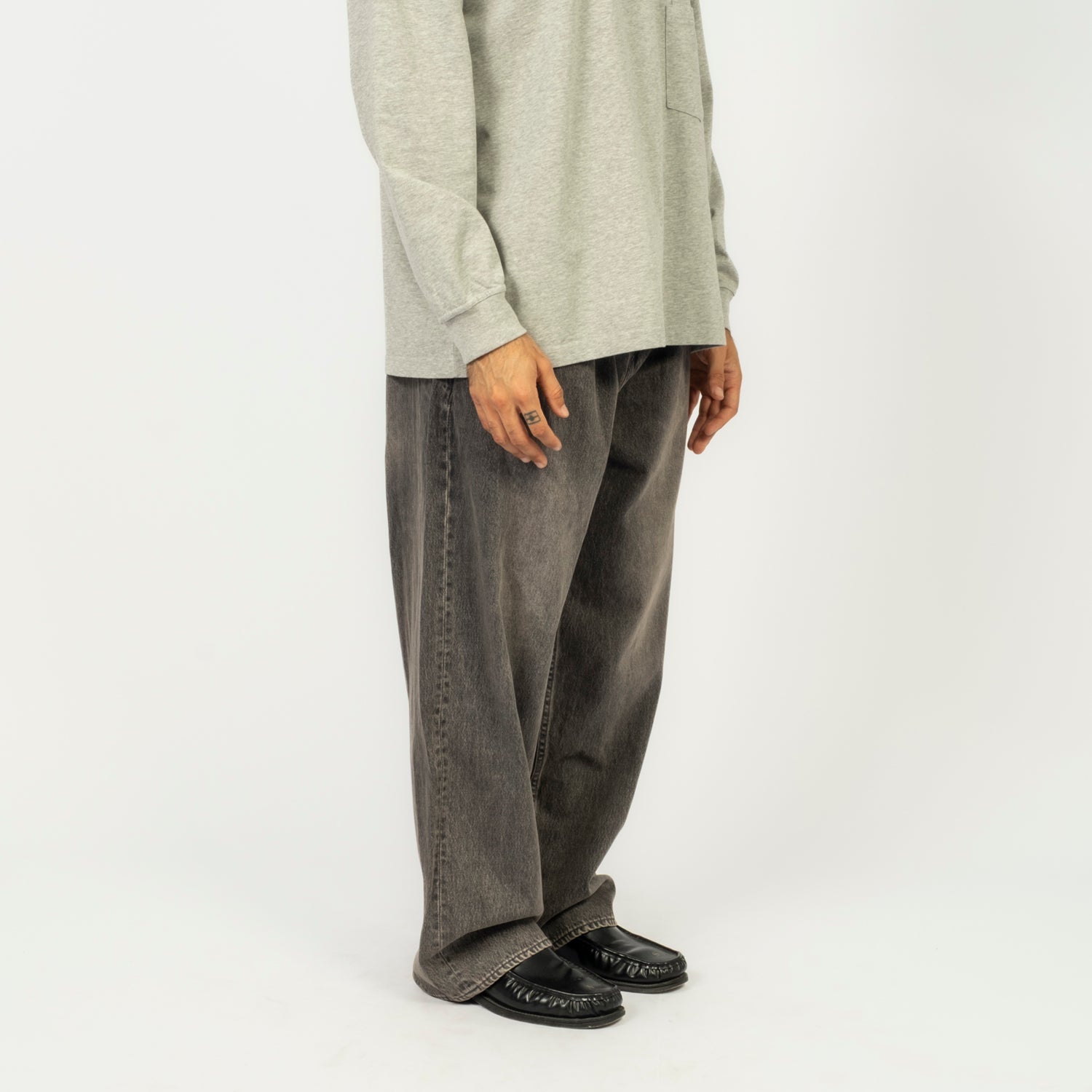 [MOIF] WIDE BELTED DENIM PANTS _ BLEACHED BLACK