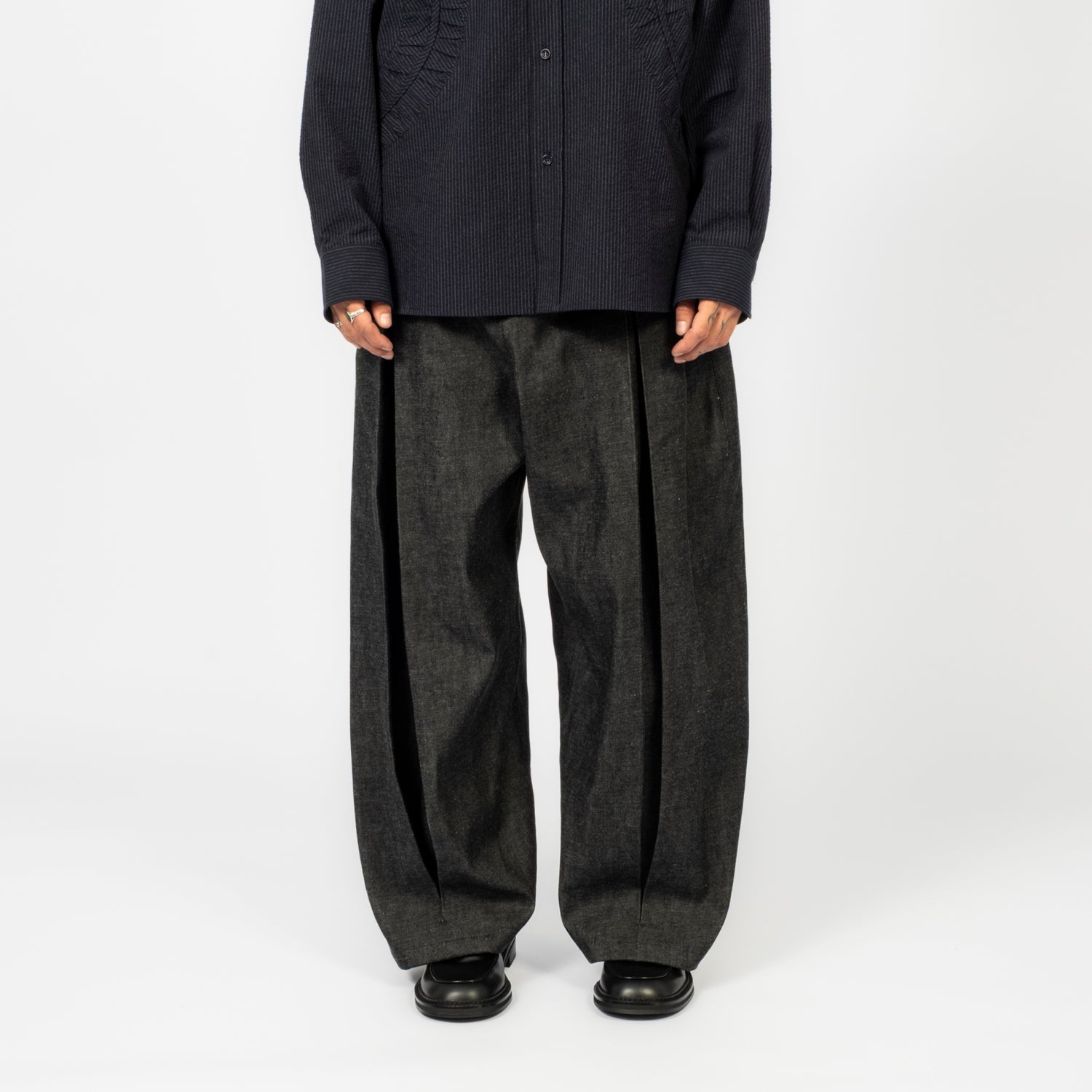 [SAGE NATION] BOX PLEAT TROUSER DENIM _ RAW BLACK