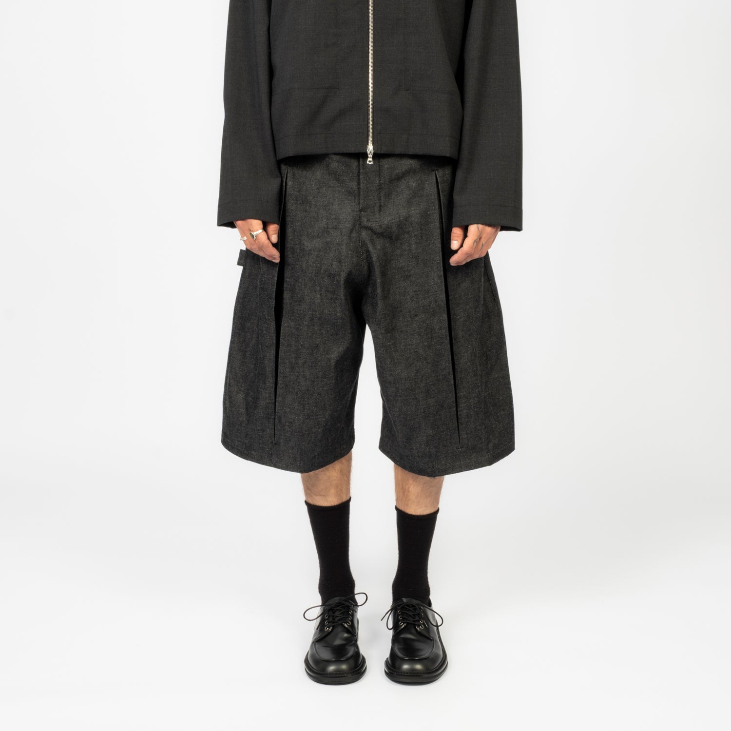 [SAGE NATION] BOX PLEAT SHORTS _ RAW BLACK