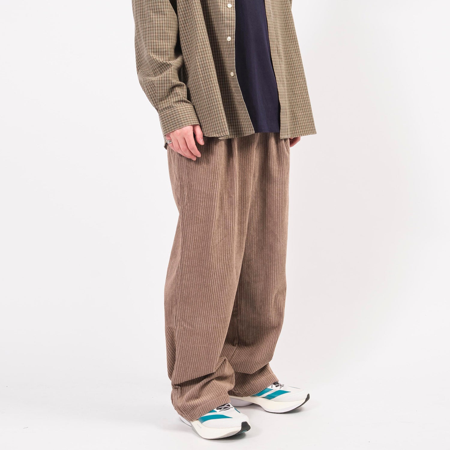 [CONICHIWA BONJOUR] CB WIDE CORDUROY PANTS _ SMOKE