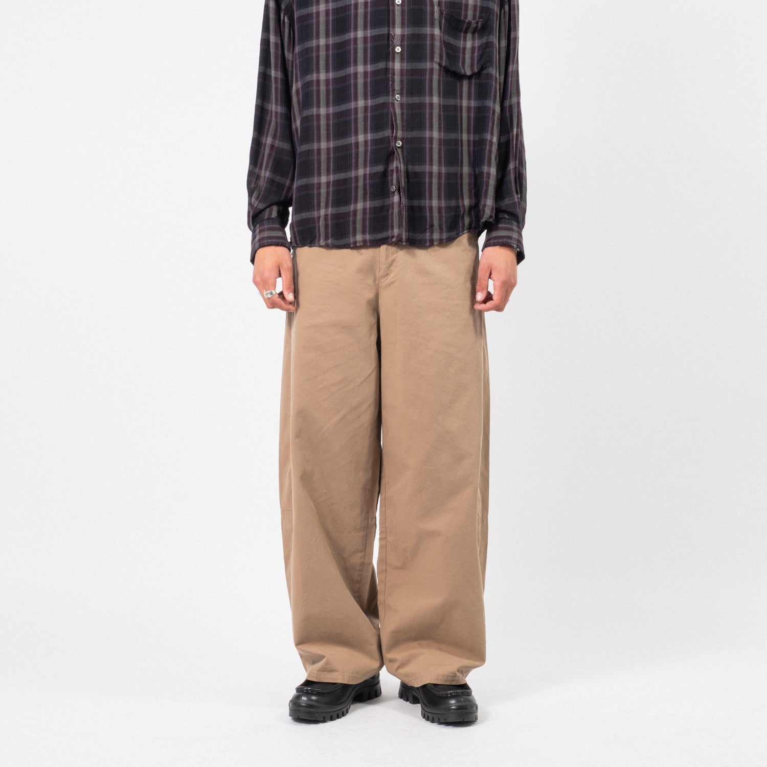 [HATCHINGROOM] WIDE CURVE TROUSERS _ BEIGE