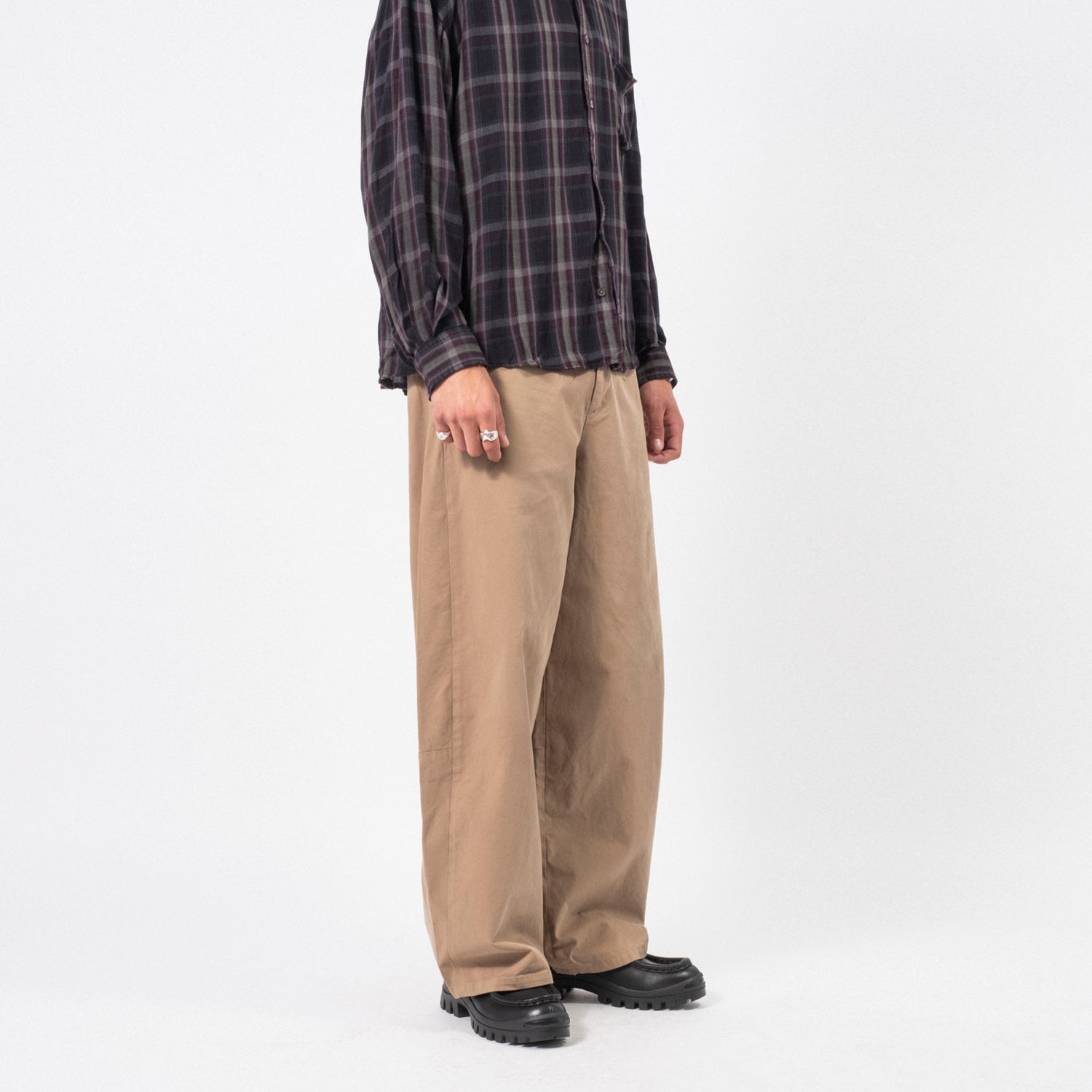 [HATCHINGROOM] WIDE CURVE TROUSERS _ BEIGE