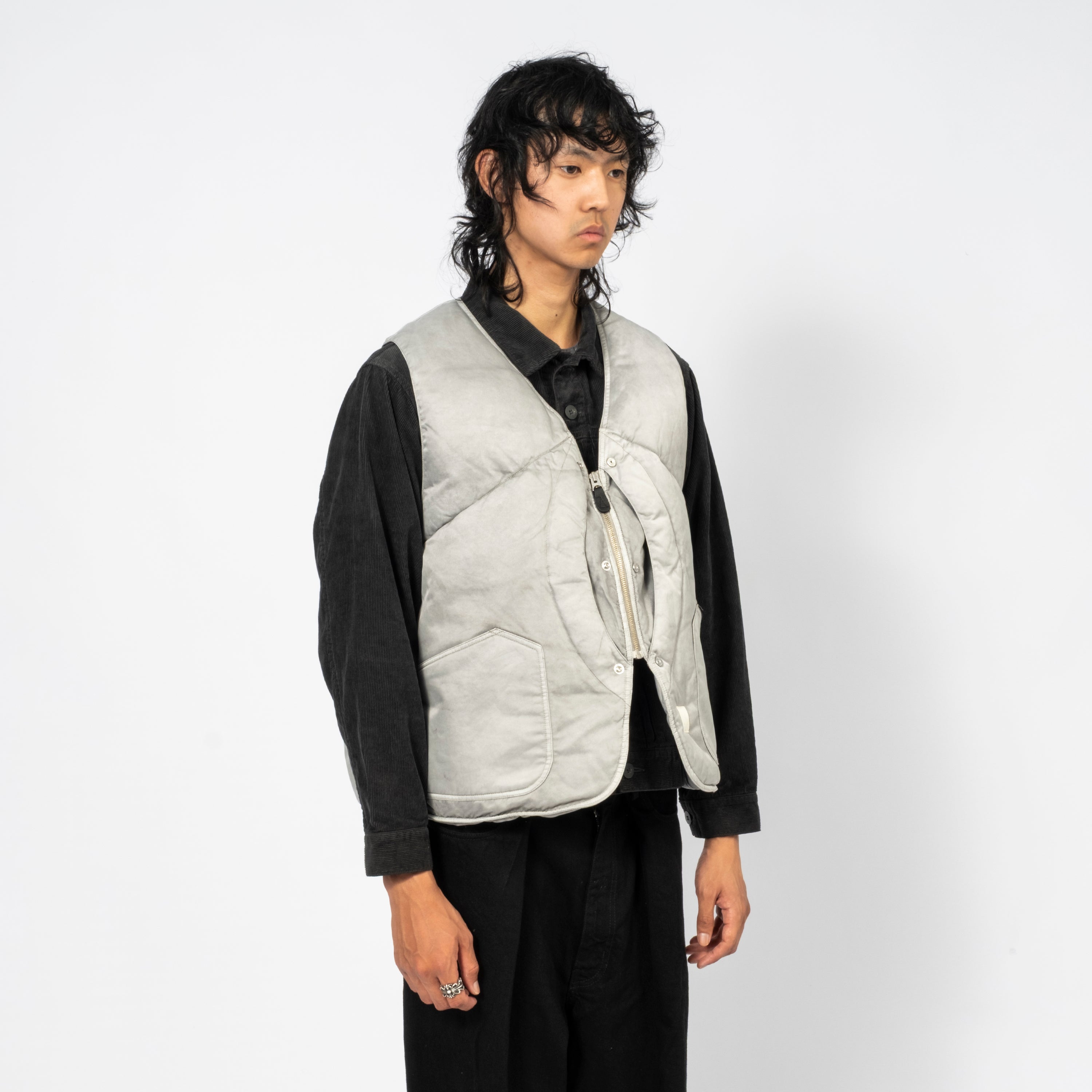 [INNAT] HAND-DYED HUNTING DOWN VEST _ GREY