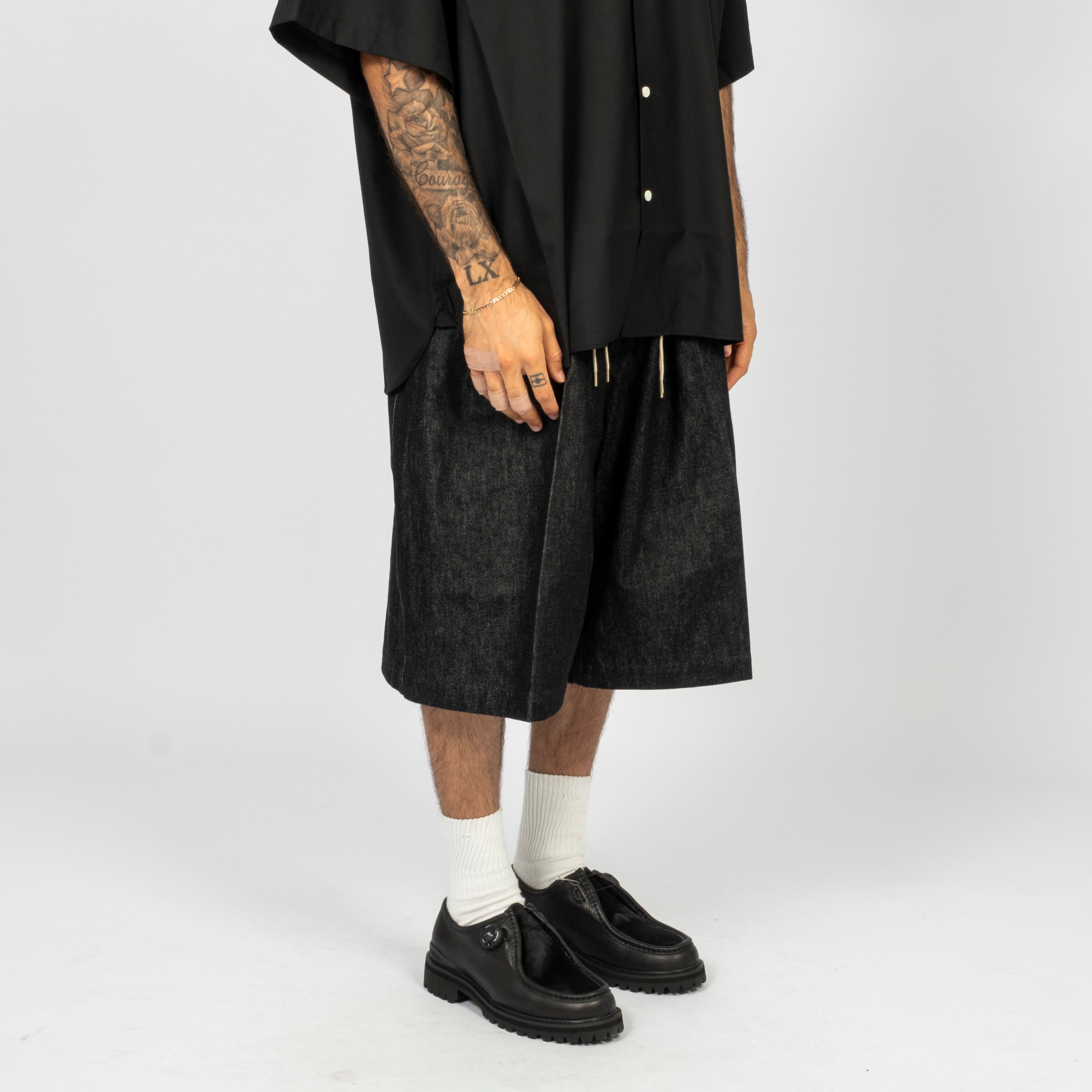 [SILLAGE] CIRCULAR SHORTS _ BLACK DENIM ONE WASH
