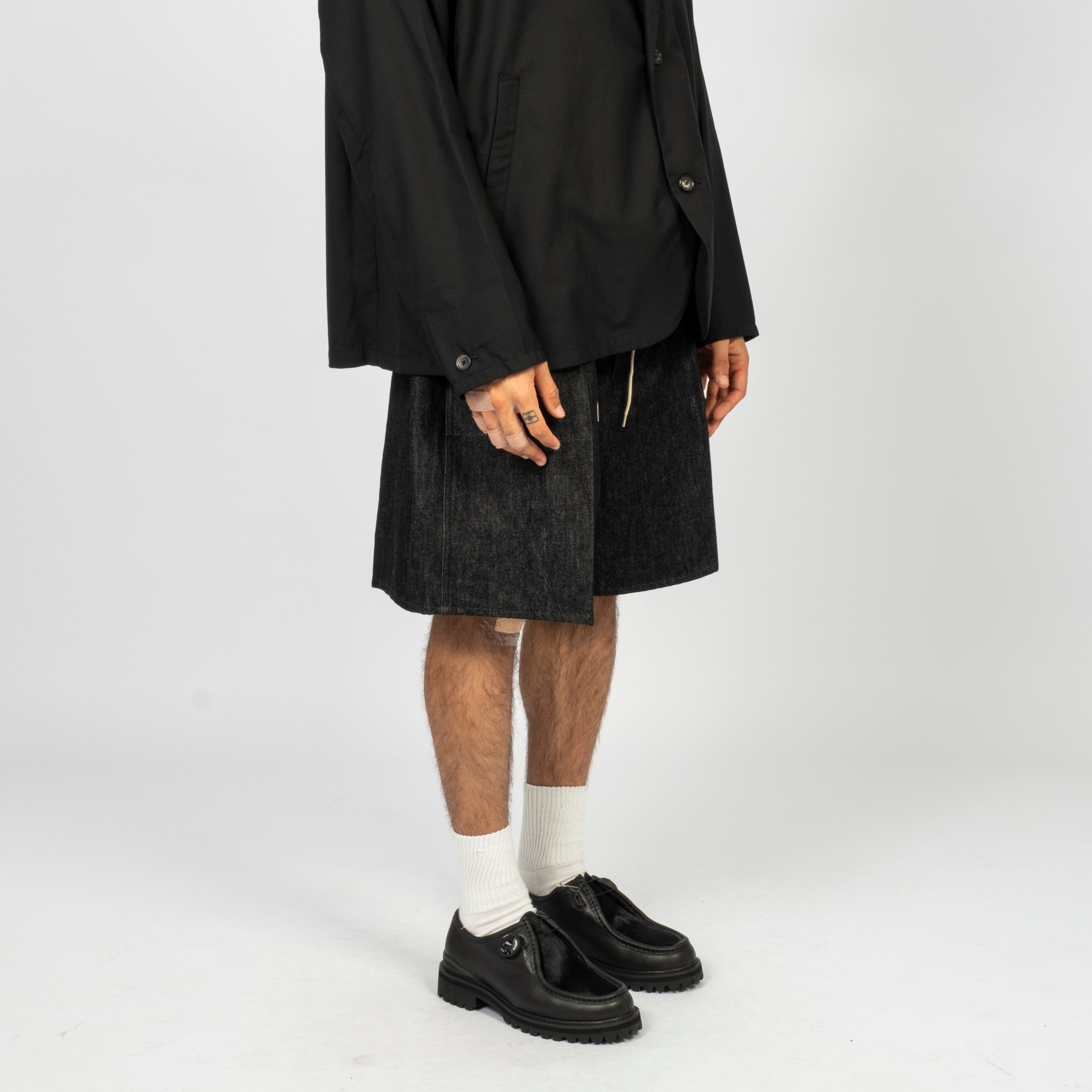 [SILLAGE] CIRCULAR FATIGUE SHORTS _ BLACK DENIM ONE WASH