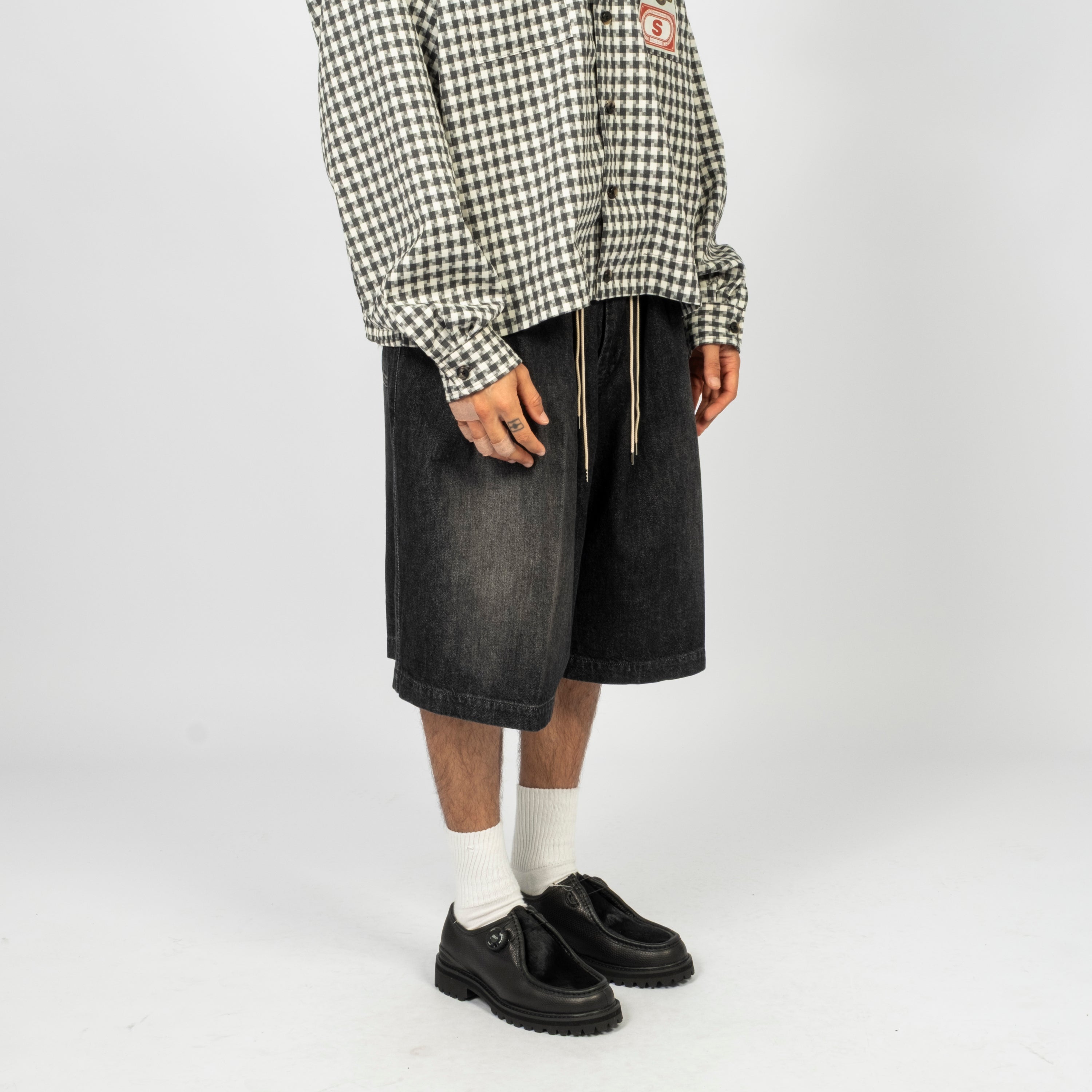 [SILLAGE] CIRCULAR SHORTS _ BLACK DENIM DAMAGED