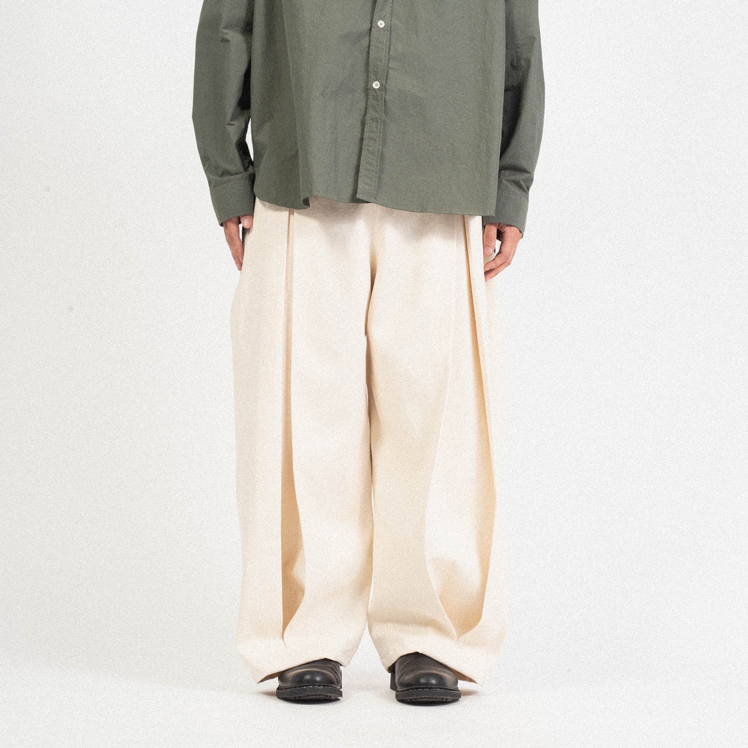 [SAGE NATION] BOX PLEAT TROUSER DENIM _ NATURAL ECRU