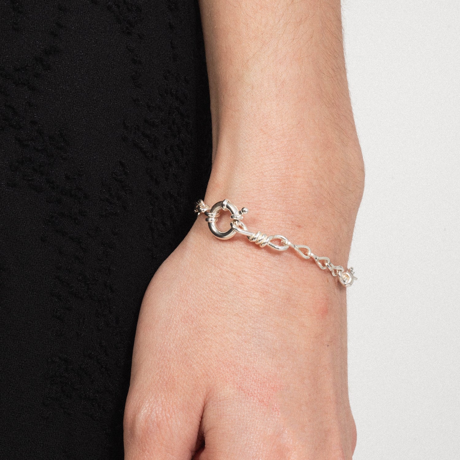 [YOUTH WOMEN] TWIST CHAIN BRACELET