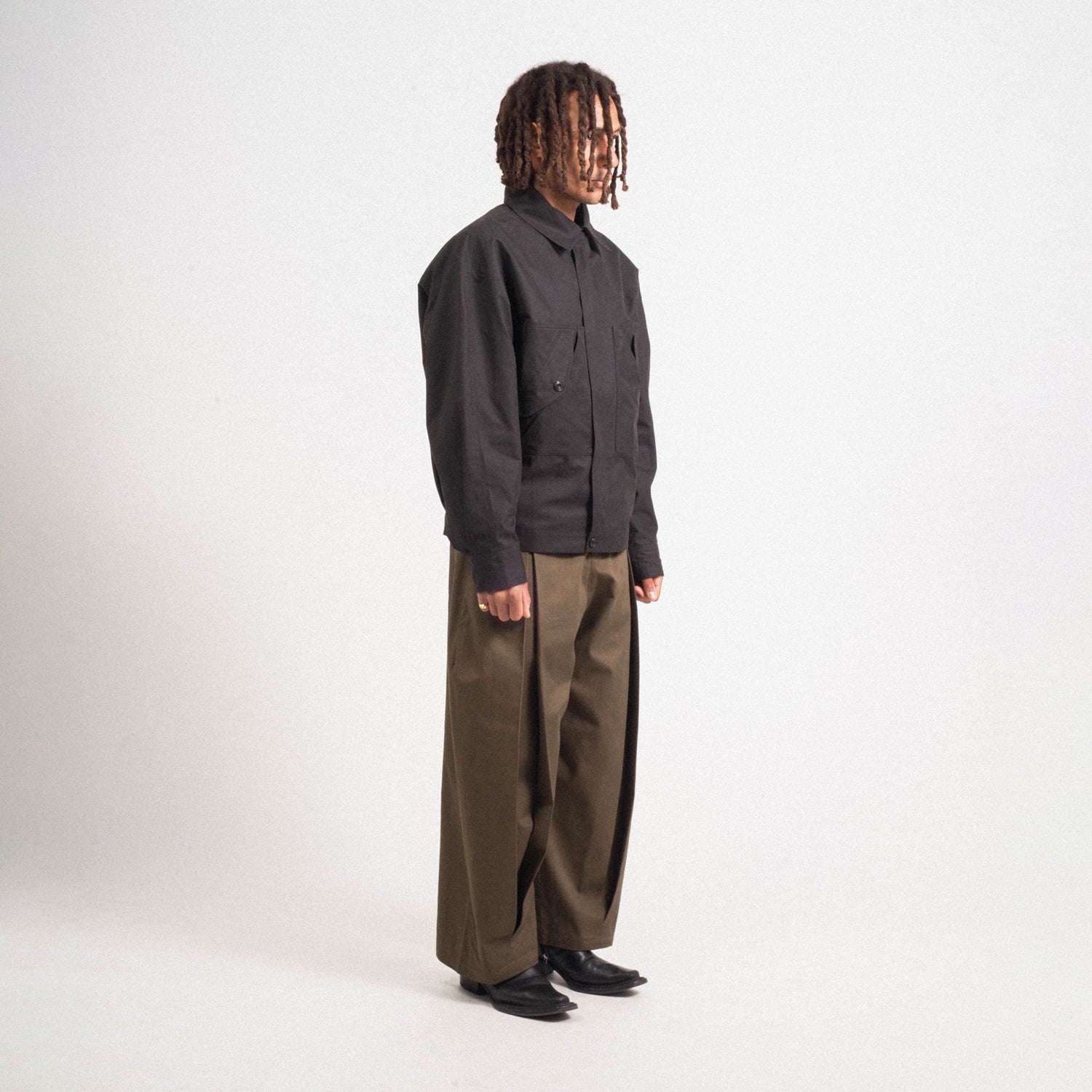 SAGE NATION] BOX PLEAT TROUSER _ KHAKI GREEN