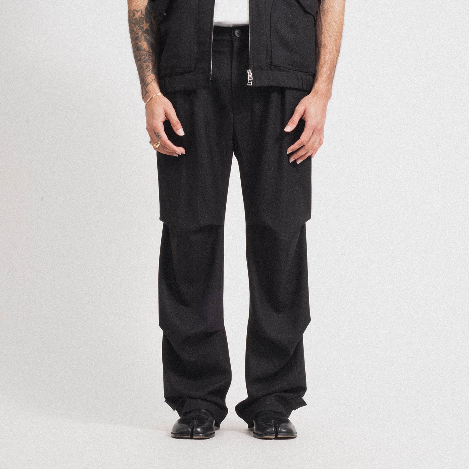 [AFTER PRAY] TECHNICAL SHINY WOOL PANTS _ BLACK