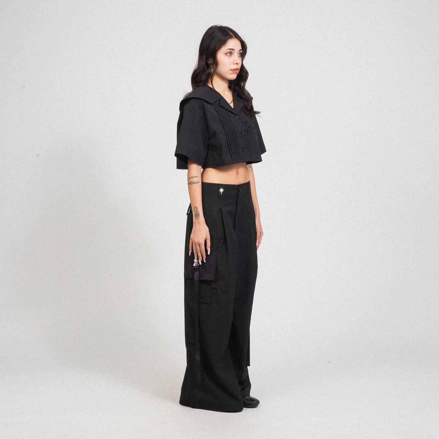 [MINJUKIM] BUTTER FLY CUT CROP SHIRT _ BLACK