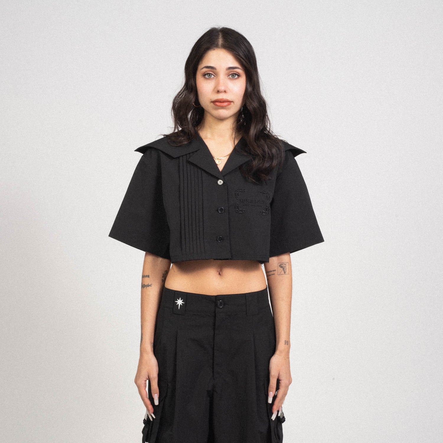 [MINJUKIM] BUTTER FLY CUT CROP SHIRT _ BLACK