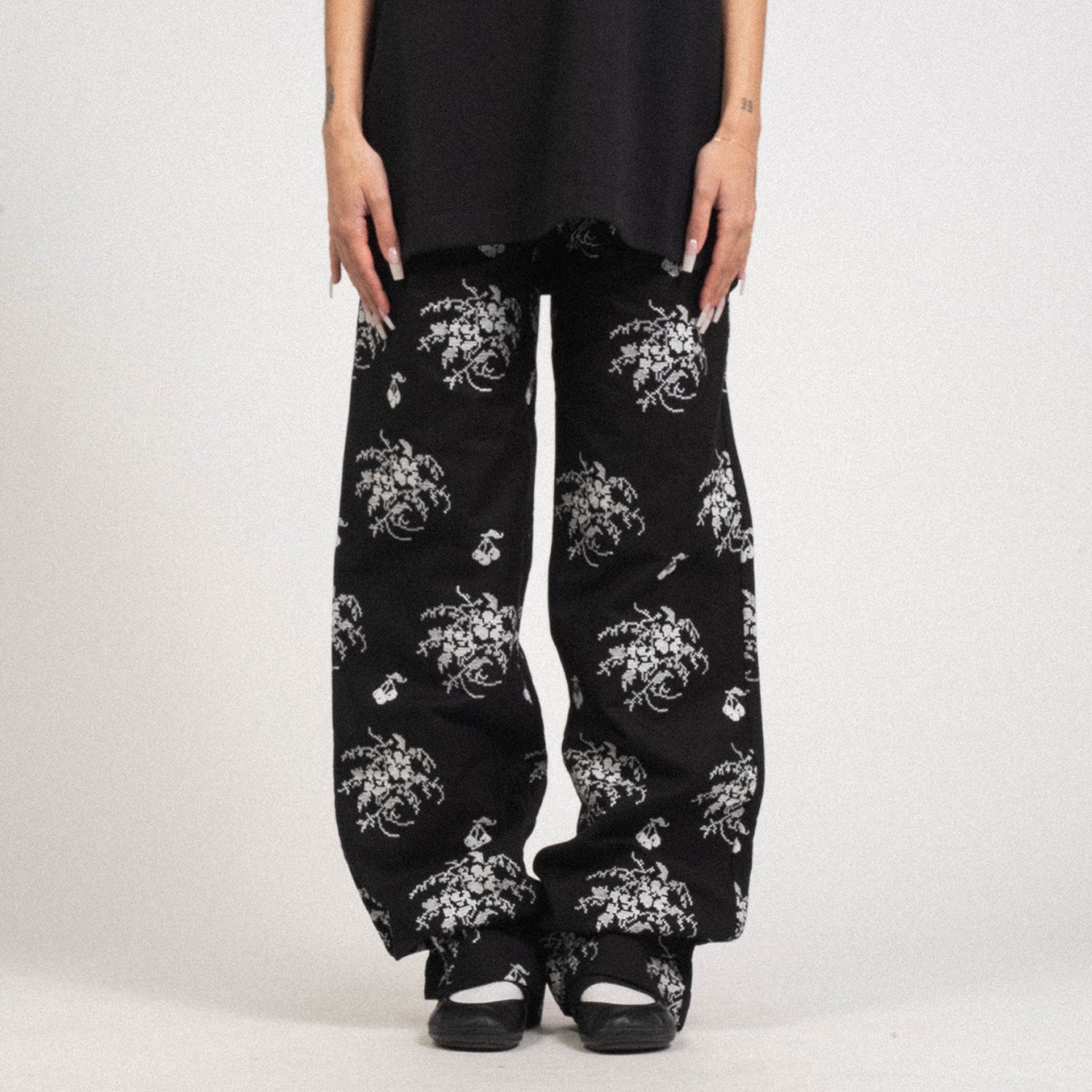 [MINJUKIM] LOW WAIST EMBROIDERED DENIM PANTS _ BLACK