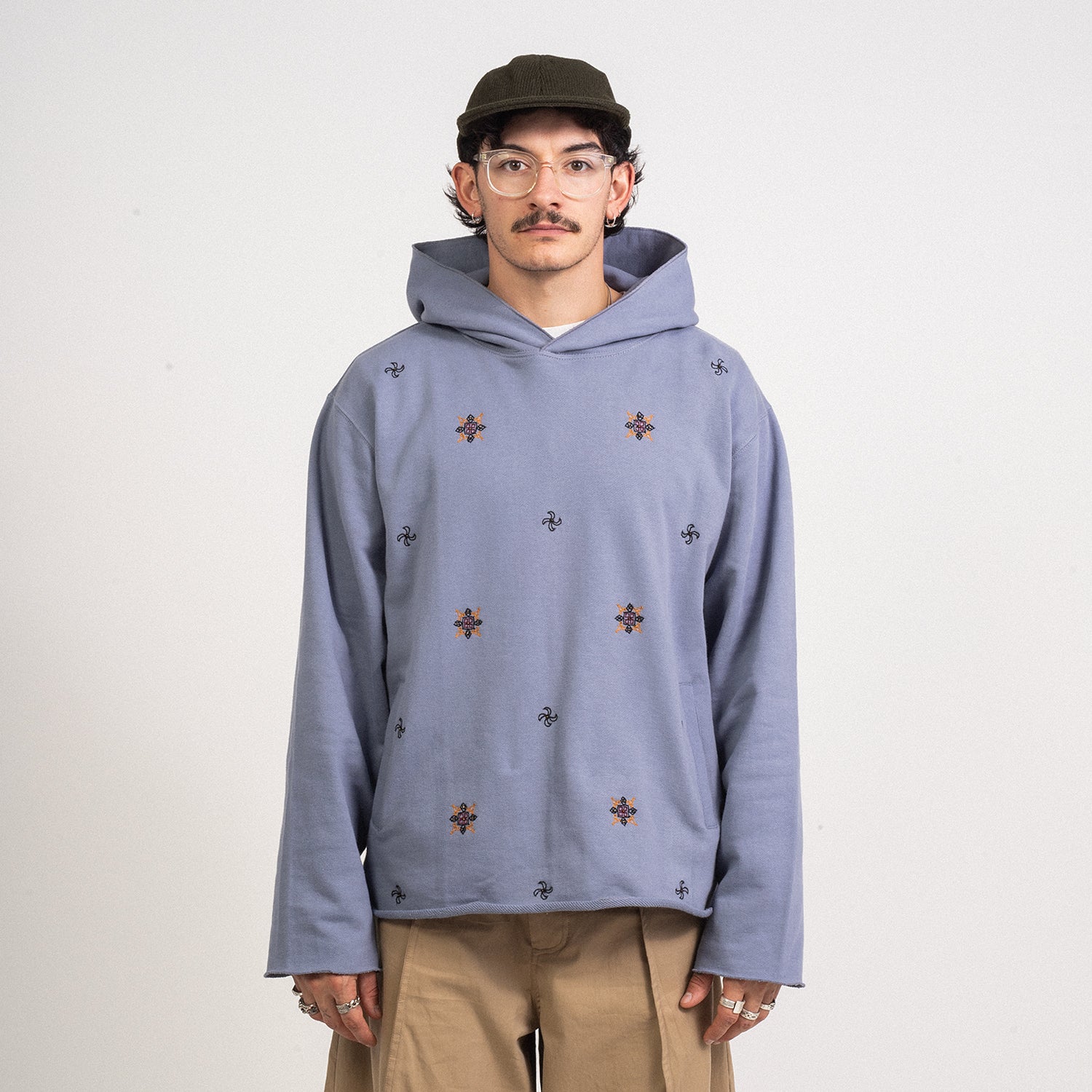 [KARTIK RESEARCH] KNITTED HOODIE _ KASUTI EMBROIDERY INDIGO