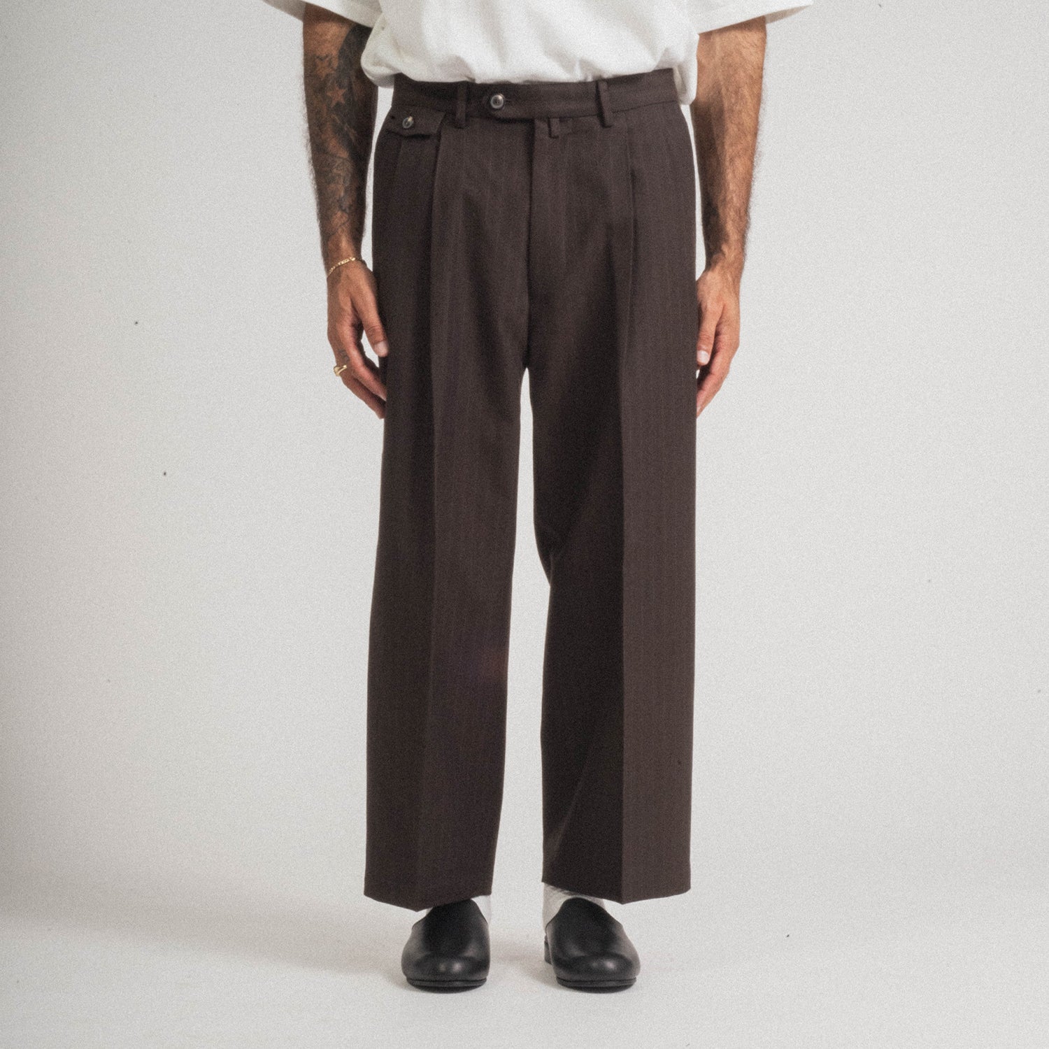 [YOKO SAKAMOTO] CLASSIC BAGGY TROUSERS _ BROWN