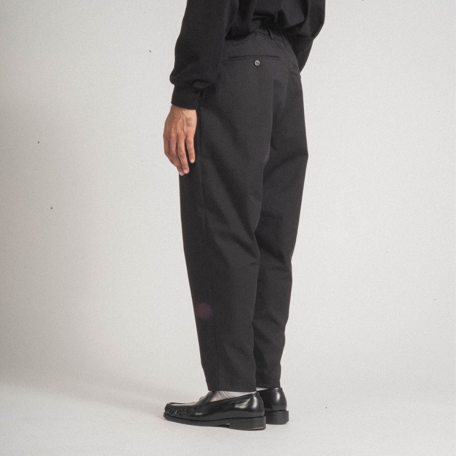 YOKO SAKAMOTO] TAPERED TROUSERS _ BLACK